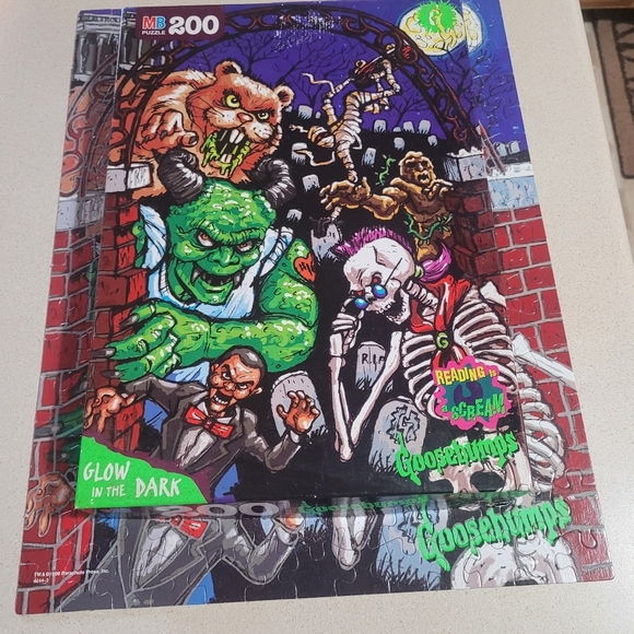 VTG 1996 Goosebumps Glow In The Dark 200 Piece Jigsaw Puzzle Complete - Picture 2 of 11